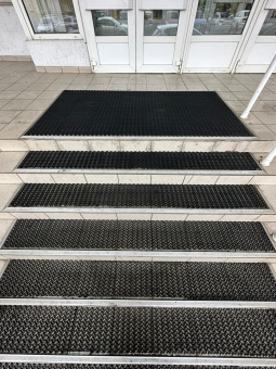 Придверное противоскользящее пвх покрытие на ступени Volna 14 мм 